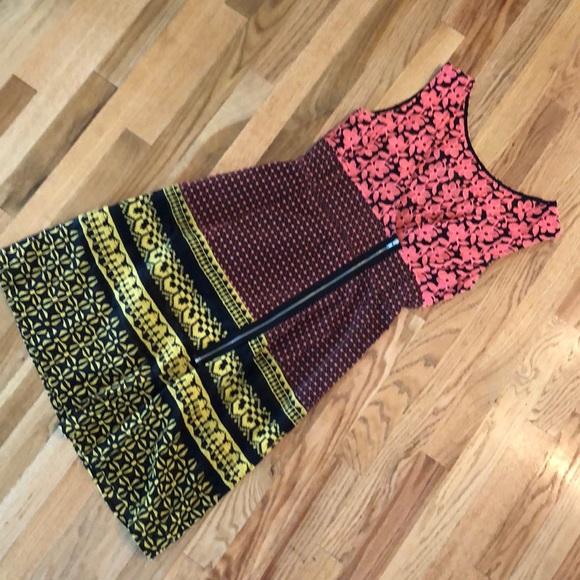 Beautiful Eva Franco size 2 embroidered dress - Picture 2 of 3